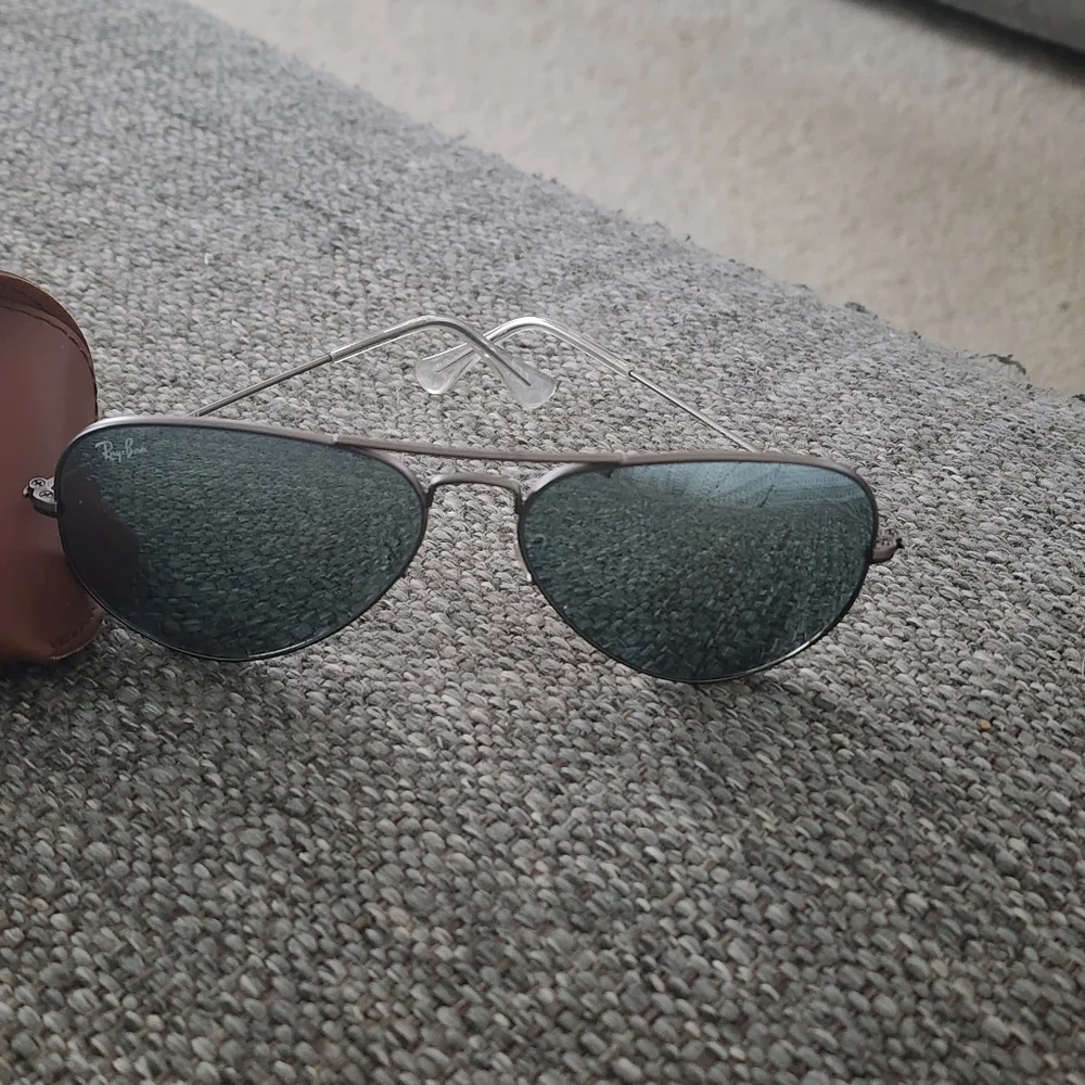 Ray -Ban Aviator Metal Sunglasses - Picture 2 of 4